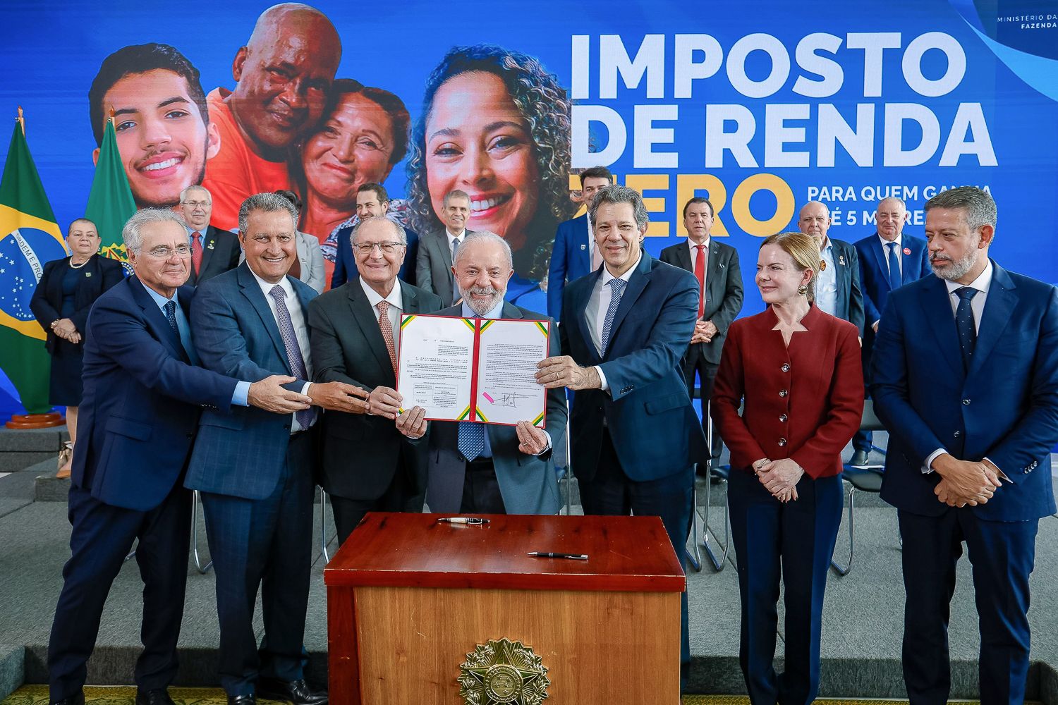 Lula zera IR até R$ 5 mil e faz justiça fiscal para 25 milhões