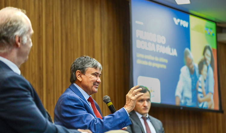 FGV: 7 em cada 10 jovens superam pobreza e deixam Bolsa Família