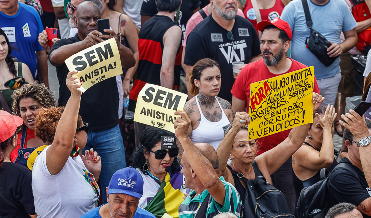 Povo volta às ruas contra anistia, com a força de vozes silenciadas por ditadura. Veja imagens