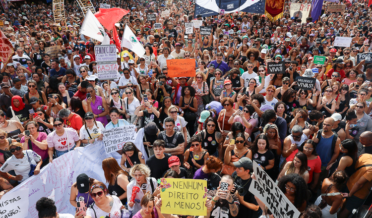 Nas ruas, mulheres exigem fim de mortes e criminalização da misoginia