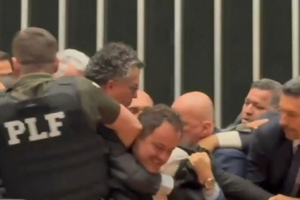 PT reage a pacote golpista do Congresso: impunidade, agressões e censura