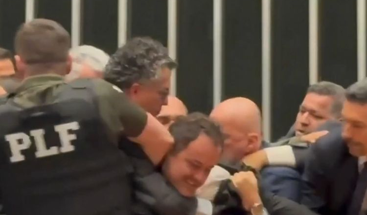 PT reage a pacote golpista do Congresso: impunidade, agressões e censura