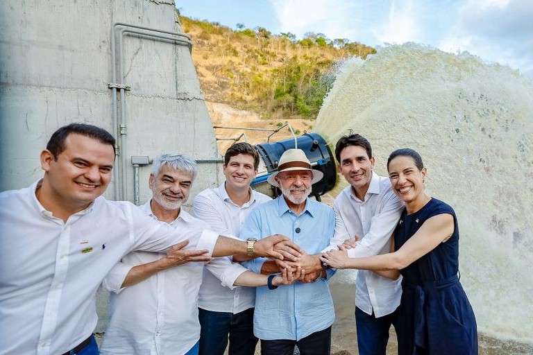 Lula entrega barragem em PE e retoma obras para proteger famílias