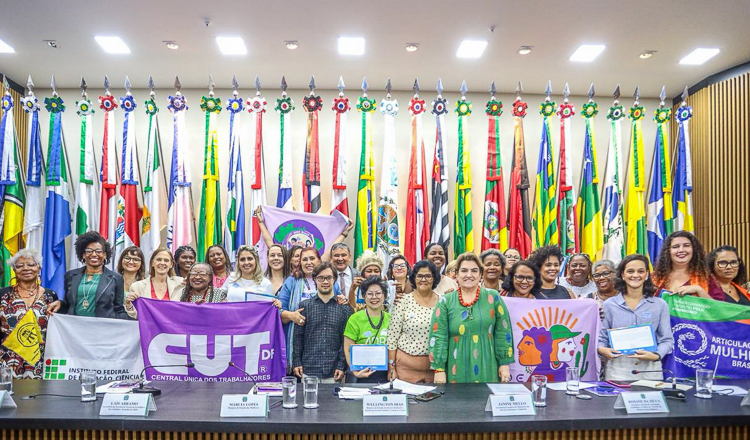 Governo Lula lança ‘Brasil que Cuida’, com foco em sobrecarga doméstica