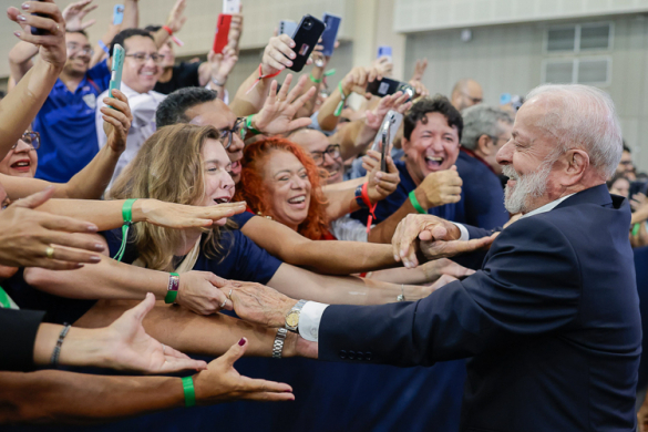 Lula lança no CE Carteira Docente e defende igualdade de oportunidades