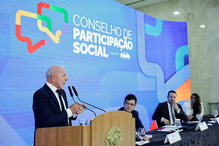 Lula:  ‘Pela 1º vez tem um presidente preso por tentativa de golpe, e com ele 4 generais’