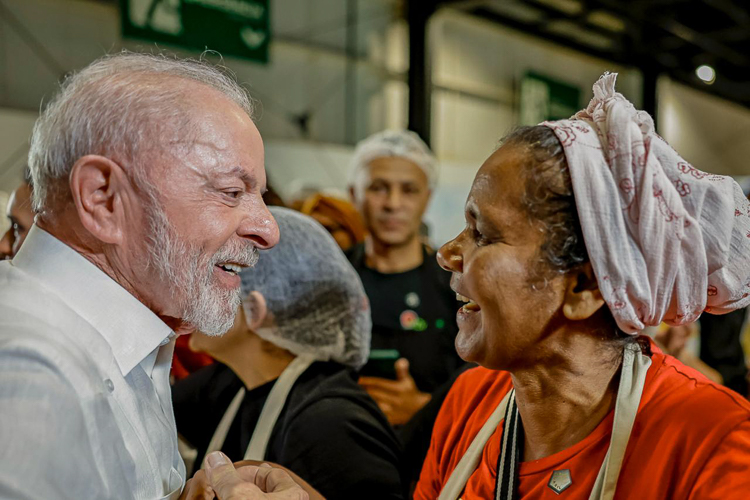 Em Natal com catadores, Lula pede respeito ao povo pobre e acesso a serviços públicos