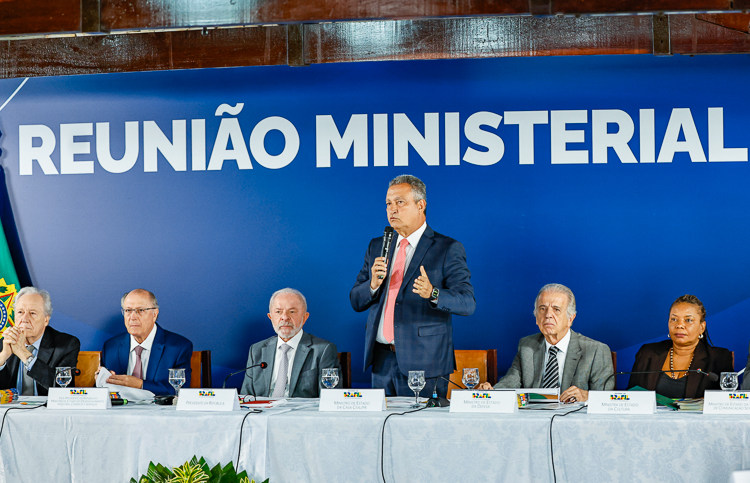 Isenção de IR, redução do desemprego, fora do Mapa da Fome: resultados do Lula 3