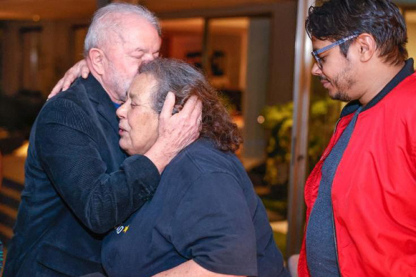 Adeus a Teuda Bara: fundadora do Grupo Galpão morre aos 84 anos