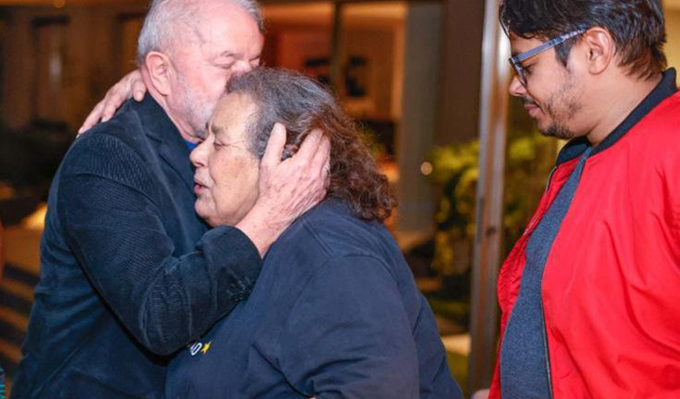 Adeus a Teuda Bara: fundadora do Grupo Galpão morre aos 84 anos