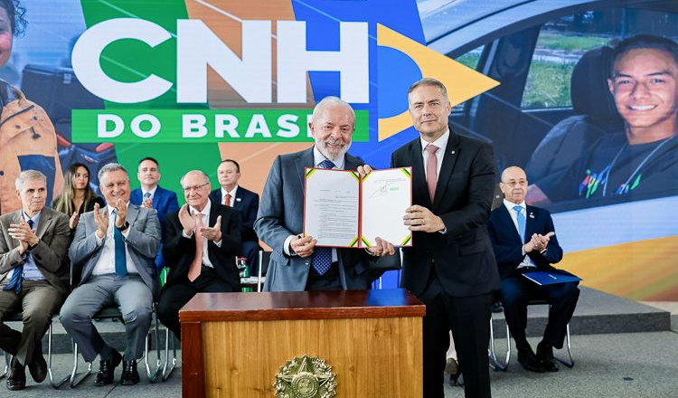 Governo Lula acaba com a burocracia e custo elevado para CNH