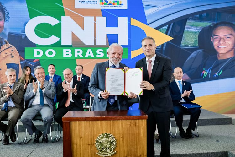 Governo Lula acaba com a burocracia e custo elevado para CNH