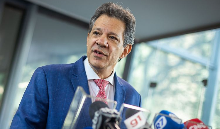 Lula amplia combate à sonegação com lei de devedor contumaz