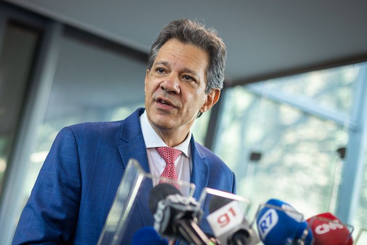 Lula amplia combate à sonegação com lei de devedor contumaz