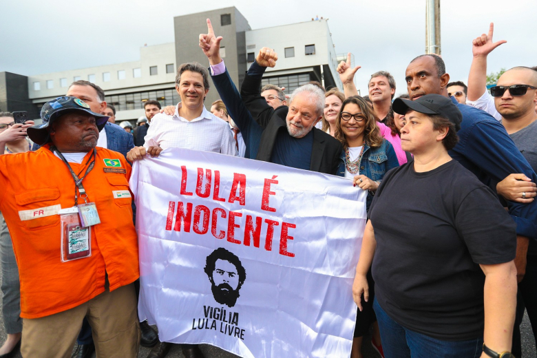 2019 - Lula deixa a prisão após decisão do Supremo