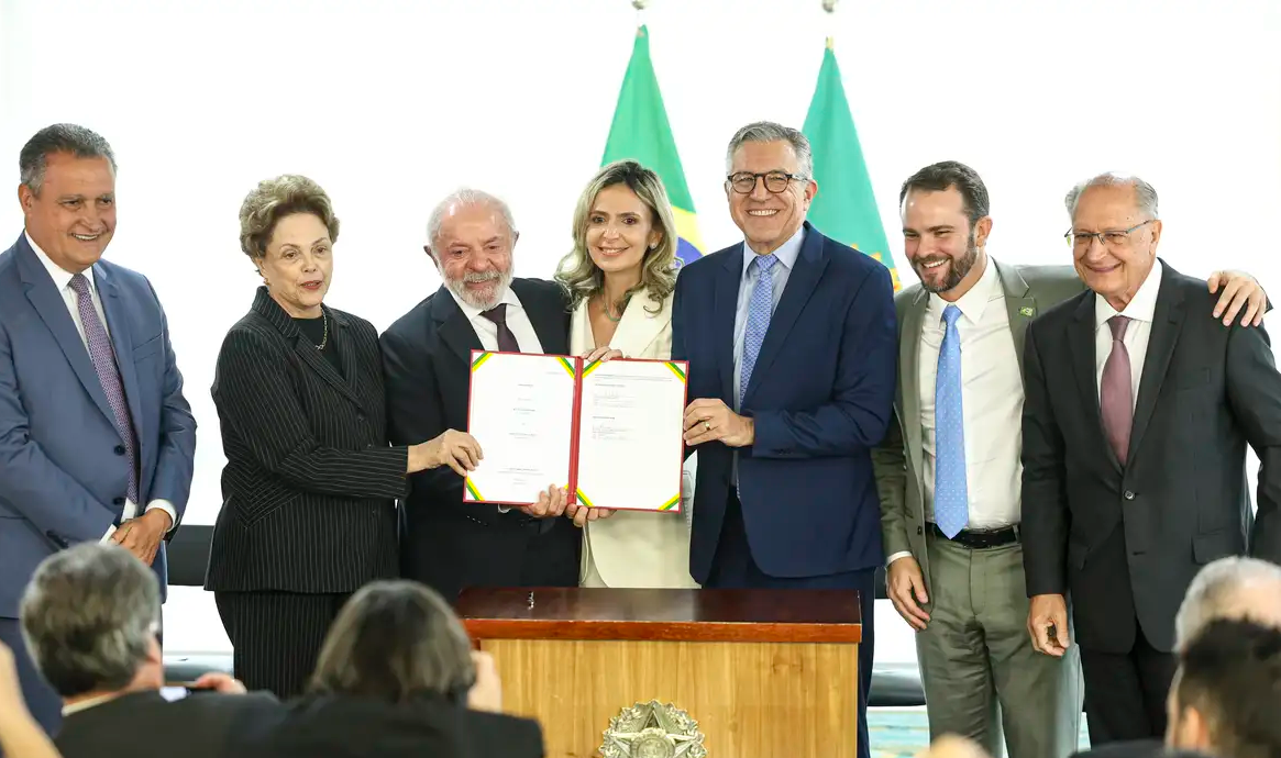 Com Lula, o SUS tem novo futuro com hospitais inteligentes e especialistas