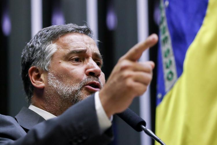 Uma proposta para punir políticos, magistrados e militares ligados ao crime