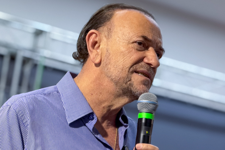 ‘Vamos conversar com quem não vota em nós’