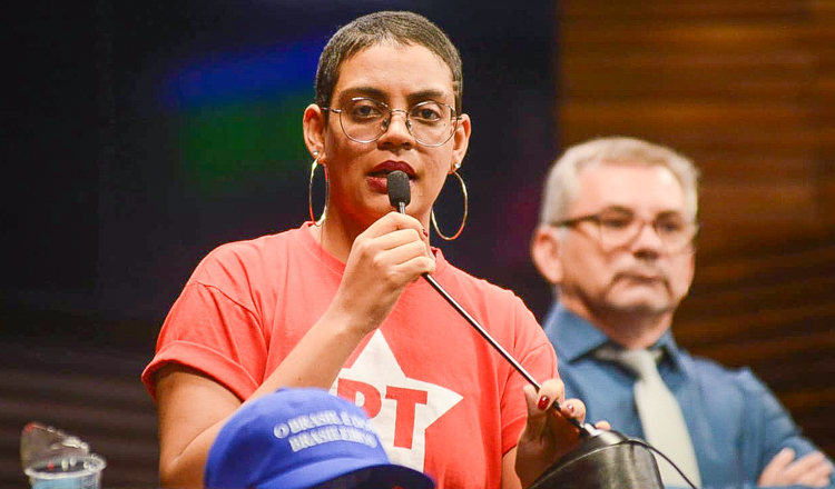 Alvo do autoritarismo, vereadora Fernanda Curti conta com apoio do PT