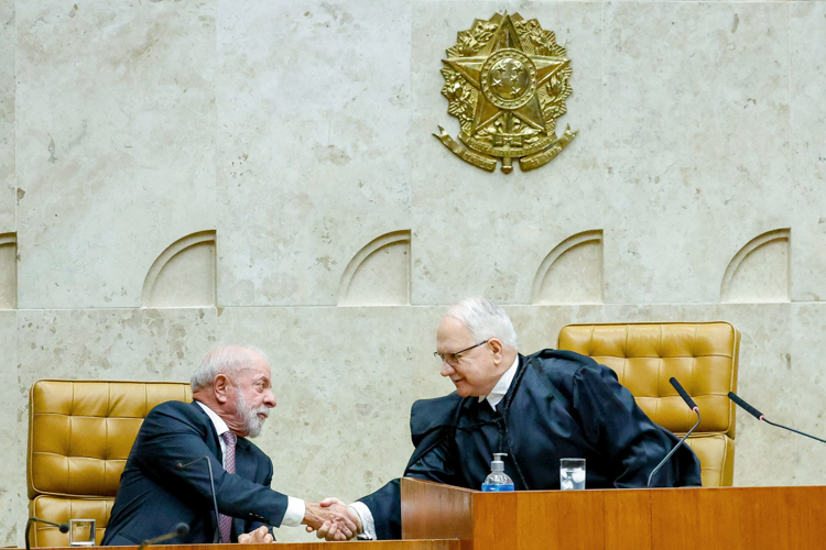 Lula afirma que Brasil é maior que golpistas e lista ameaças digitais sobre eleição