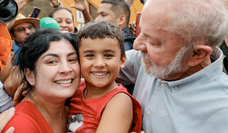 Lula garante reconstrução das cidades atingidas pelas chuvas em Minas