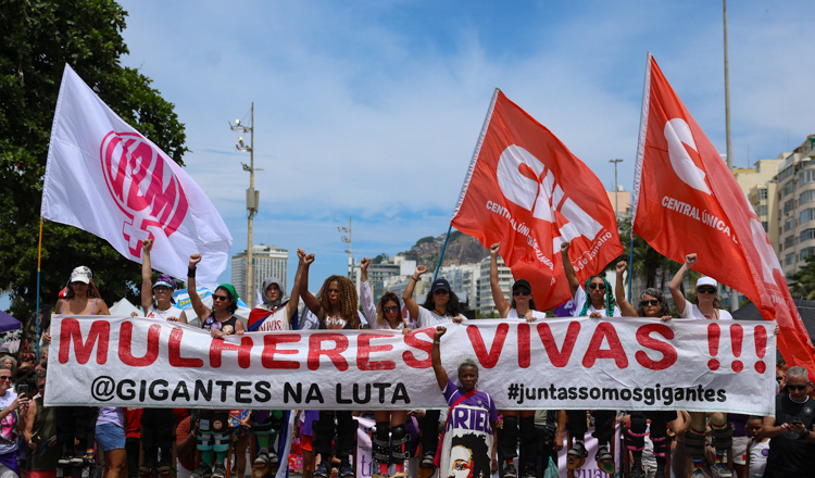 No 8 de Março, mulheres ocupam as ruas de todo o país: nenhuma a menos