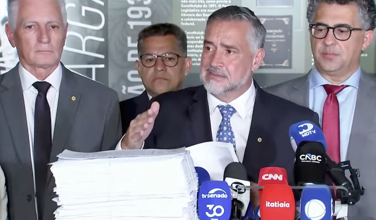 ‘Bolsonaro é chefe de organização criminosa que roubou bilhões de aposentados’