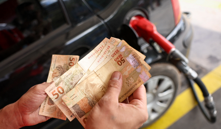 Ministro expõe ações do governo para conter impacto da guerra no Irã em combustíveis