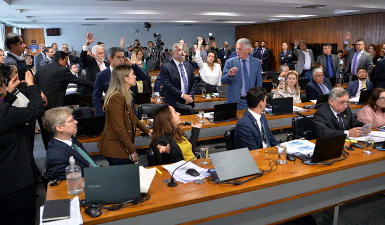 Quem foram os mandantes das fraudes do INSS no governo Bolsonaro?