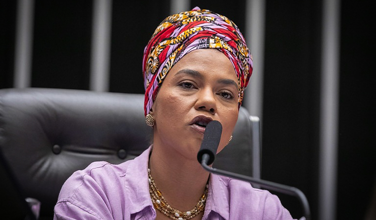 Petista aciona PGR contra exploração das riquezas naturais em GO