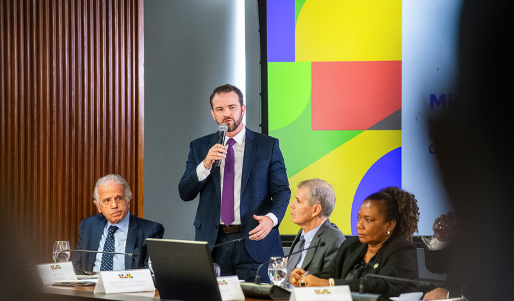 Maioria dos estados adere à proposta do Governo Lula contra alta do diesel