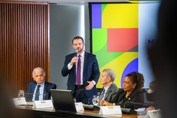 Maioria dos estados adere à proposta do Governo Lula contra alta do diesel