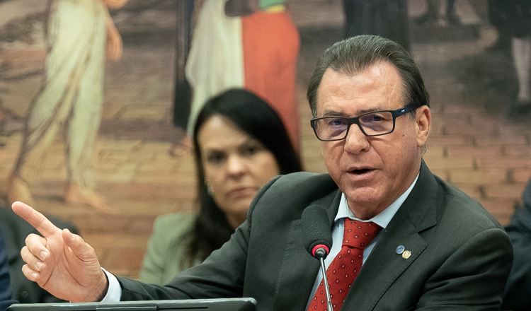 Fim da escala 6×1 ‘é factível e sustentável’, afirma ministro do Trabalho