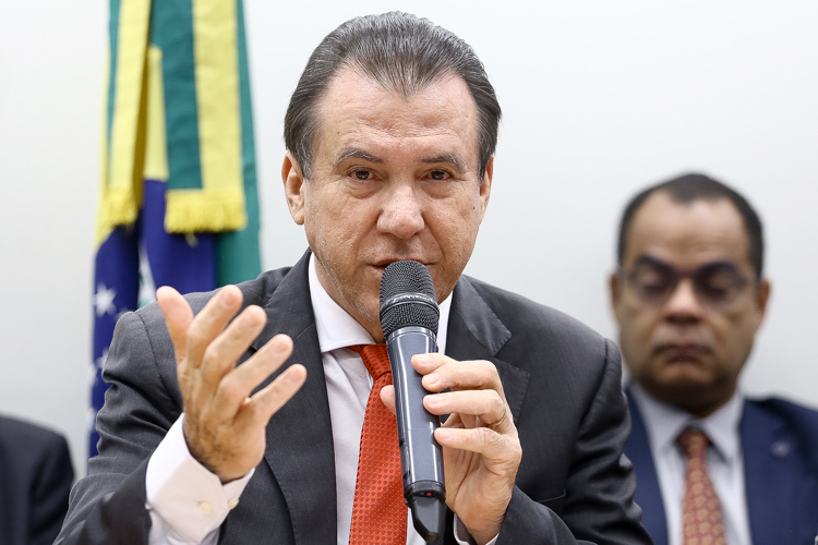 Ministro destaca ‘forte clamor’ da juventude e do país pelo fim da escala 6×1