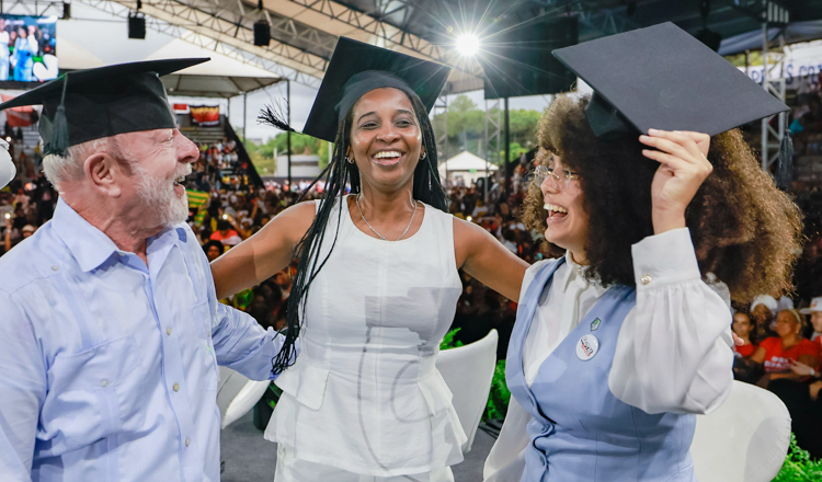 ‘A elite brasileira nunca quis que vocês estudassem’, diz Lula a bolsistas e cotistas