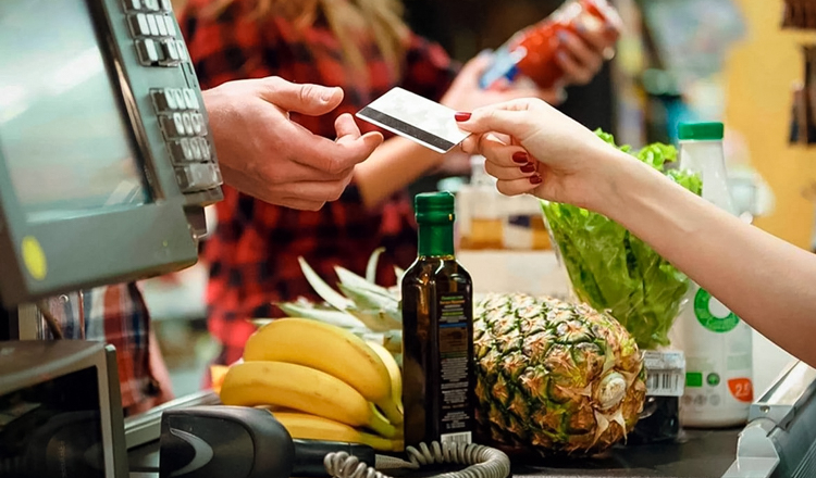 Trabalhadores e comerciantes ganham com novas regras do vale-alimentação