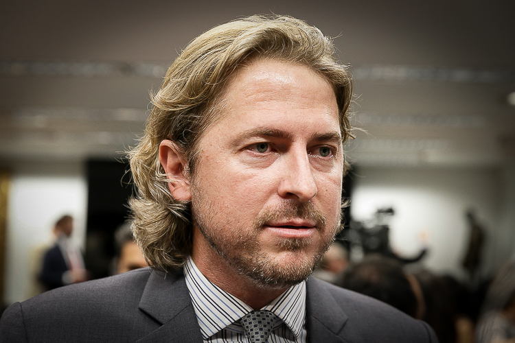 Mentiras, rachadinhas e o sonho de ser um Milei tropical