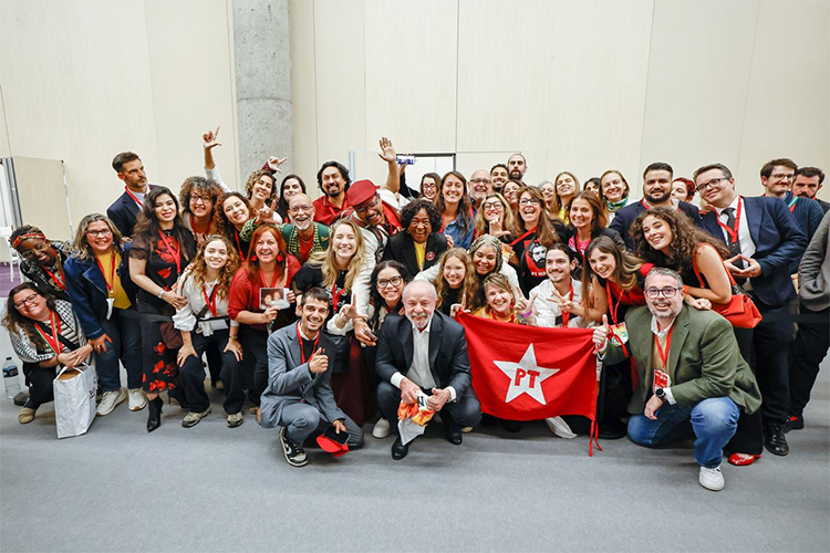 Partido dos Trabalhadores marca presença em evento pela Democracia em Barcelona