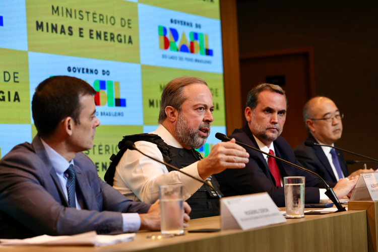 Governo Lula obriga distribuidoras a informarem lucro para evitar abusos