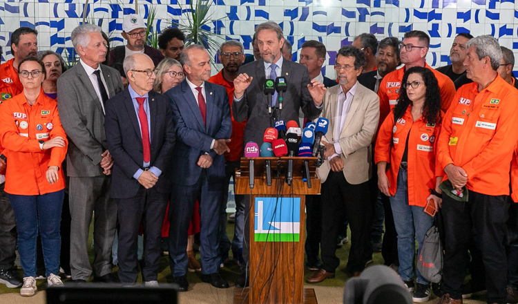 Após Bolsonaro vender refinarias, PT sugere nova estatal para atuar na distribuição