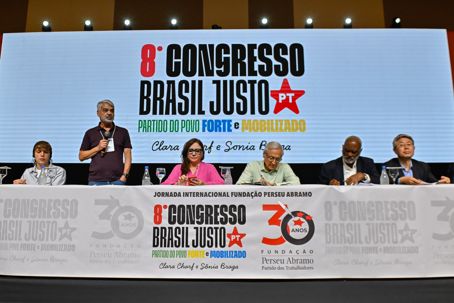 Fortalecimento do BRICs e integração da América Latina: saídas para a crise geopolítica