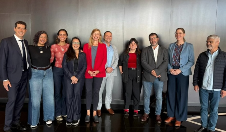 ‘Reeleição de Lula será derrota do fascismo’, diz presidente do PT em encontro global