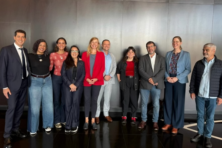 ‘Reeleição de Lula será derrota do fascismo’, diz presidente do PT em encontro global