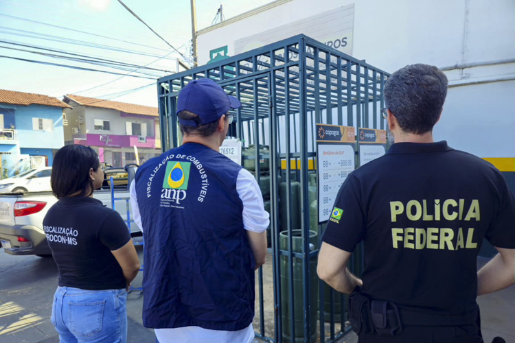 Operação da PF mira distribuidores e revendedores de gás de cozinha