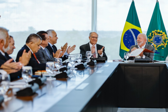 A gente vai fazer acontecer e tudo será anunciado à luz do dia, diz Lula sobre ações de governo