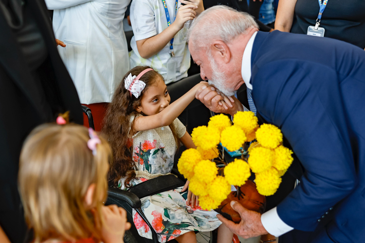 Lula faz dever de casa e reduz jornada de terceirizados: ‘Vocês não são invisíveis’