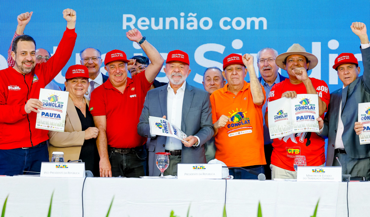 Lula critica ação para enfraquecer os trabalhadores e pede pressão por fim da 6×1