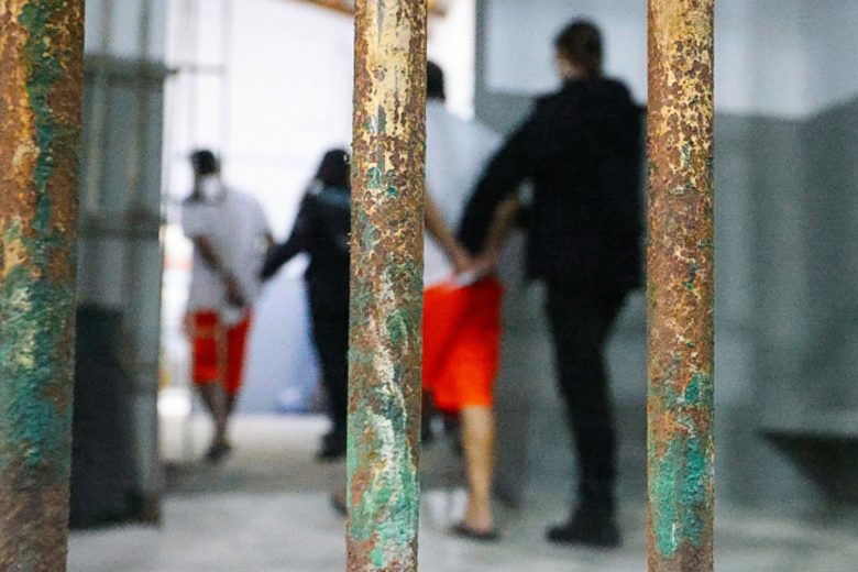 Bandido bom é bandido solto? Secretário mostra contradição do bolsonarismo com anistia