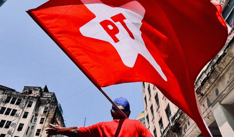 A força do PT: 27 detentores de mandato e 366 políticos se filiam ao partido