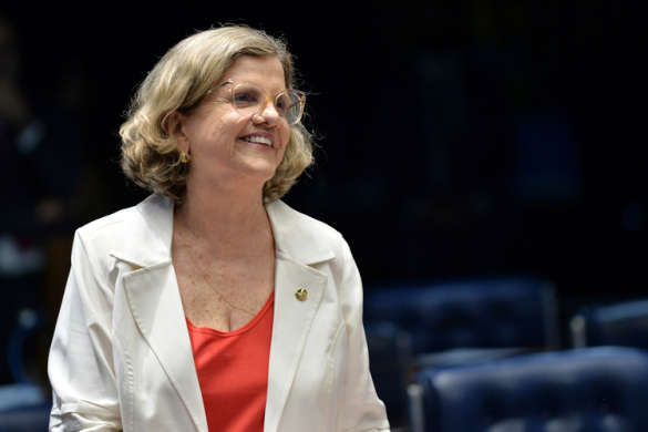 Ao assumir liderança, Teresa Leitão diz que mulheres na política não são enfeite